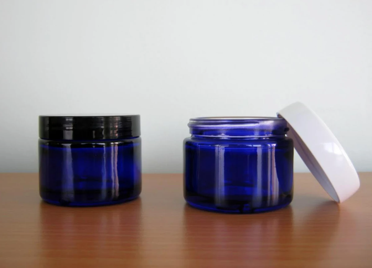 POT COSMETIQUE VERRE BLEU 50 ml + COUVERCLE NOIR